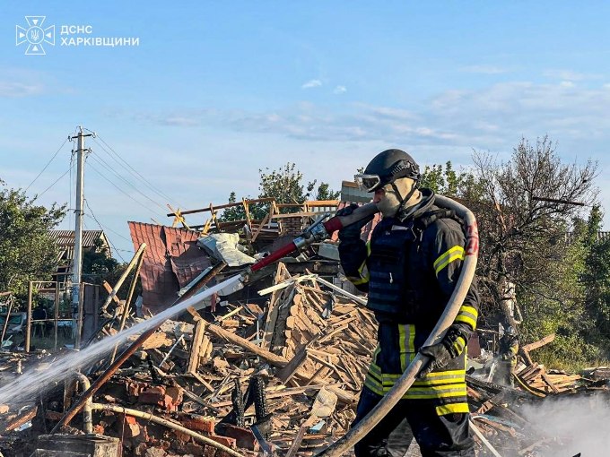 Новини Харкова: як рятувальники гасили пожежу в Леб’яжому
